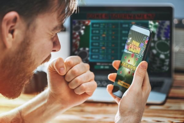 Layar login cepat republiktoto dengan form email dan password yang sederhana